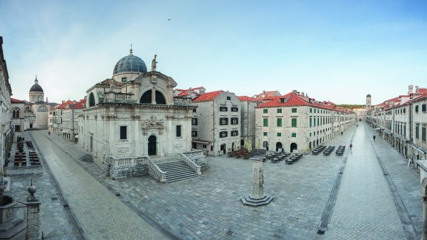 Pogled na trg Luže i zbornu crkvu sv. Vlaha te dva kraka Place (Straduna) Fotografija: Institut za povijest umjetnosti, Zagreb (2016.)
